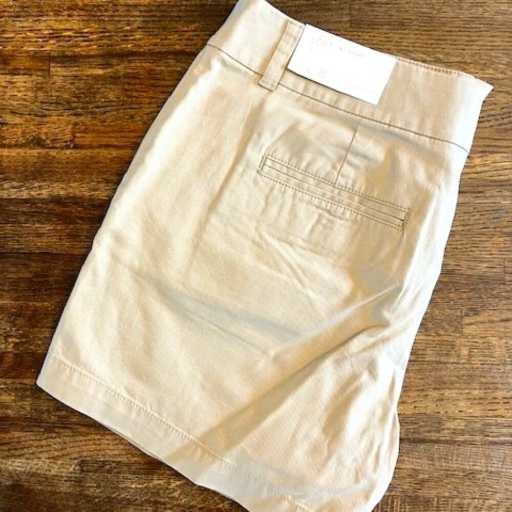 LOFT 4 inch Khaki Shorts - NWT